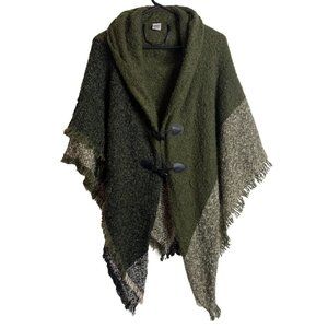 Green Front Clasp Shawl